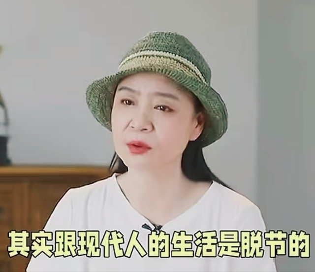 钱再多有什么用?49岁佘诗曼的现状，给不结婚不生娃的人提了个醒