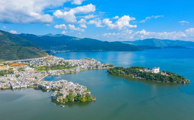 中国最适合老夫老妻旅行的8座城市，退休后，争取每年去一次