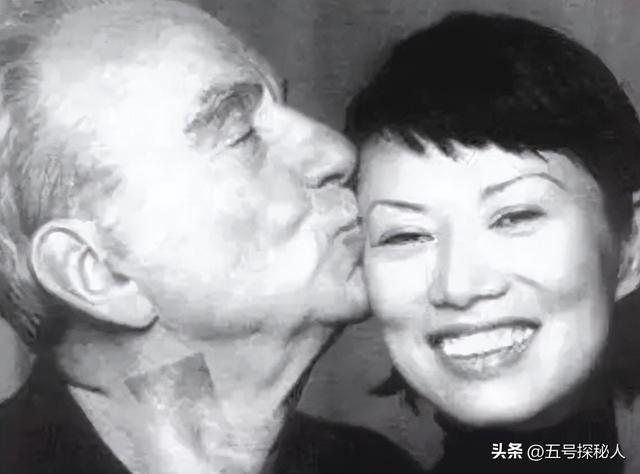 睡完首富睡总统！从厂妹到顶级名媛，捞金268亿的她，到底凭啥？