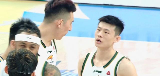 罚球31-17！杨鸣冲动技犯献5罚，让辽宁断送全局，成就北京3连胜