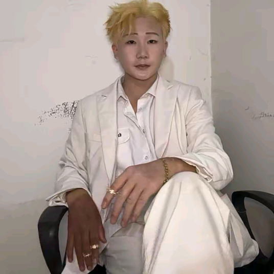 女主播模仿Faker擦边走红，遭Faker粉丝抵制，不会去现场看世界赛