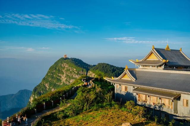 青山如黛，锦绣峨眉——峨眉山旅游攻略