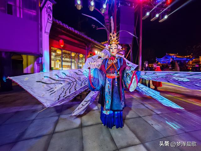 湖北：祥云湾庆典燃爆文旅圈 三喜临门夜 千人天灯点亮浪漫星河‌