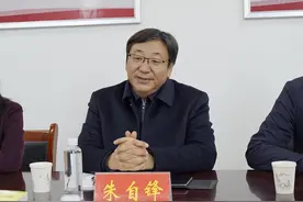 河南省教育厅到定点帮扶村开展教学设备捐赠活动图片