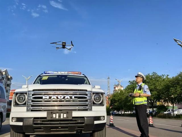 快来蹭呼伦贝尔交警的专“宠”