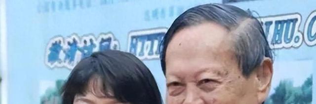“报应”终于来了！杨振宁一生聪明，却在与翁帆的爱情中迷茫