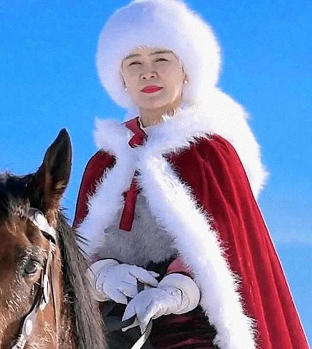 戏都不演了！贺娇龙离世仅9天，离谱的事发生	，吴京、成龙都躺枪