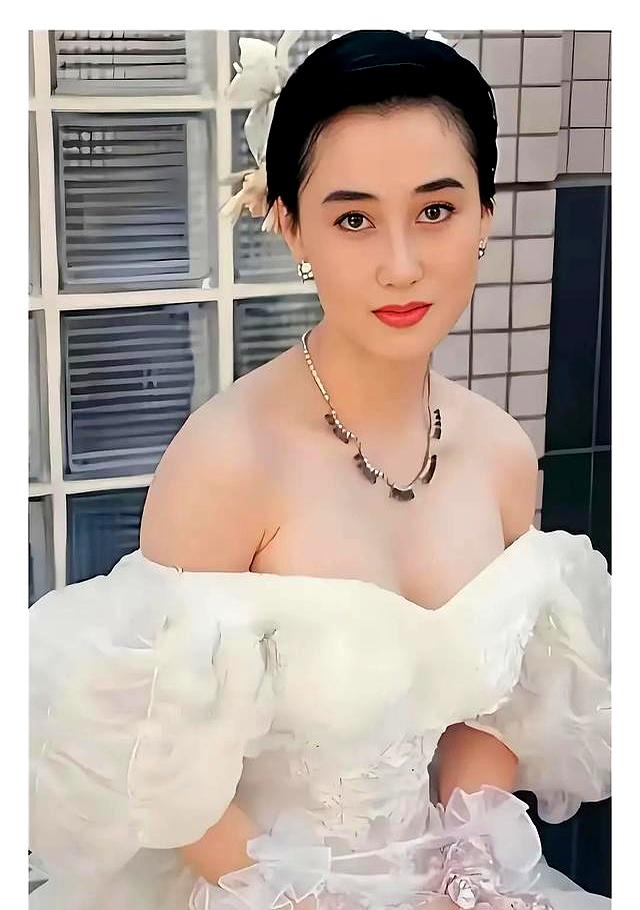 2005年黄秋燕再婚，在美国开了美容院日子温馨幸福，现定居北京
