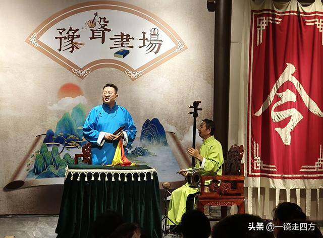 走进郑州中牟建业电影小镇，看各种特色表演，还能参与互动项目。