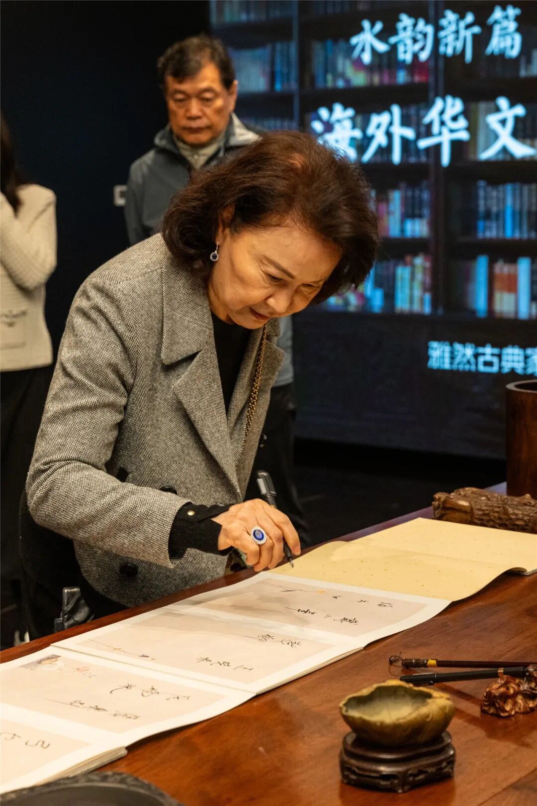 全球海外華文作家齊聚古都金陵,雅然家具藝術(shù)館助力文化出海 全球海外華文作家齊聚古都金陵,雅然家具藝術(shù)館助力文化出海