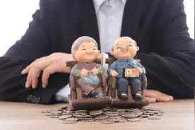 辽宁高龄老人注意！每月可领三重补贴，手机就能申请，一起来看！图片