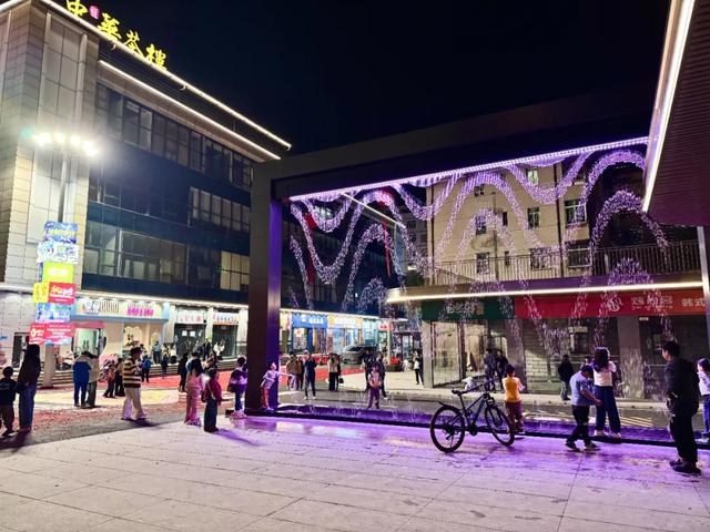 怀集新天地二期夜光首秀!3D水幕、古树星辰,你打卡了吗?