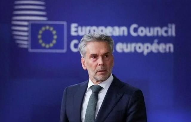 中美谈完不到24小时，中企对荷兰打响反击，开出一个供货硬条件