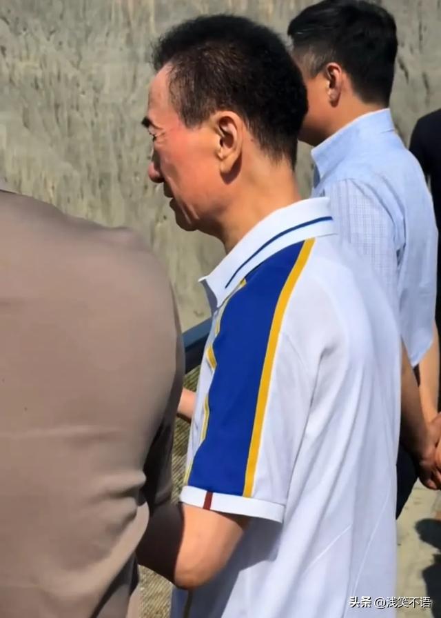 王健林新疆现身，瘦得不成样子，年过七十依旧拼命工作！
