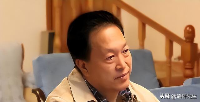 出门有多名女秘书陪伴，非法敛财100亿，昔日首富还是付出了代价