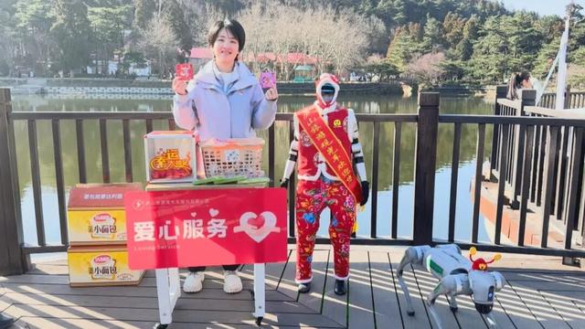 悠然庐山行 星月送客归：庐山景区全力护航游客春节旅程