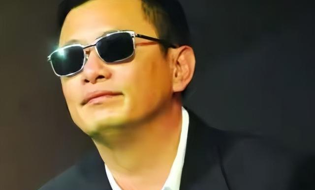 陪睡陪玩只是冰山一角！袭警、集体嫖娼、舔手指，各个离谱且意外