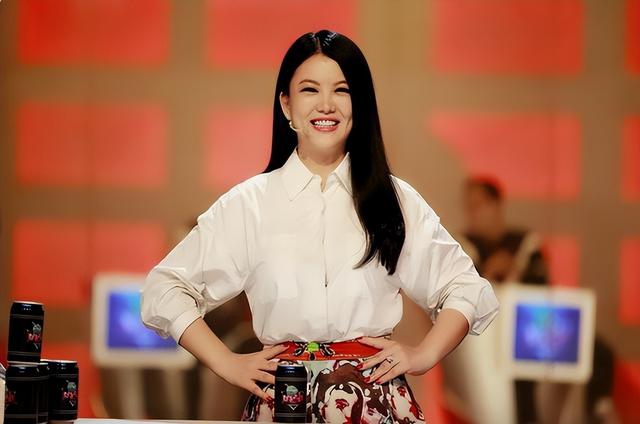 李湘风波再发酵！家境被扒底朝天，父母身份曝光	，原来何炅没说错