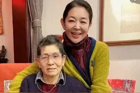 原来她就是倪萍的亲生母亲，离异后一直单身，73岁去国外照顾外孙图片