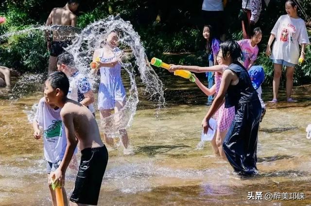 夏末初秋的天台山，看流萤把夏末的尾巴染成碎金