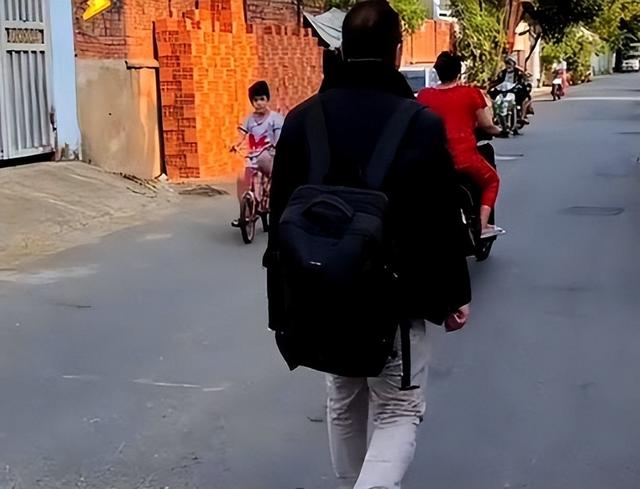 男子三赴越南找老婆，丈母娘道出女儿逃跑真相，要把小女儿赔给他