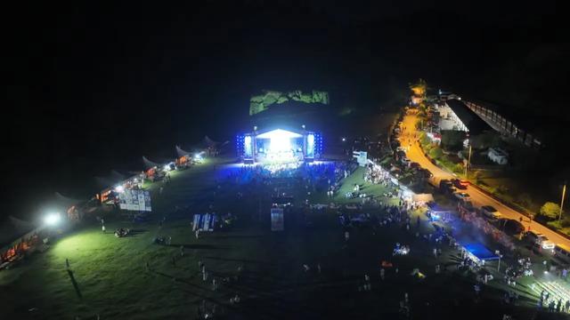 音乐节点燃激情夏夜 1.5万游客共享 “莓”好时光