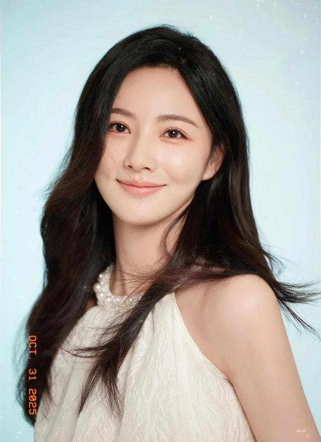 陈米麒 真是太好看了，身姿婀娜气质优雅，灵动美牟格外动人。