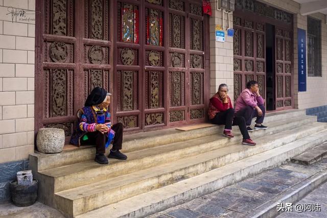 苍山南麓有条青石板路很有味道,中间的龙尾关是南诏军事要塞