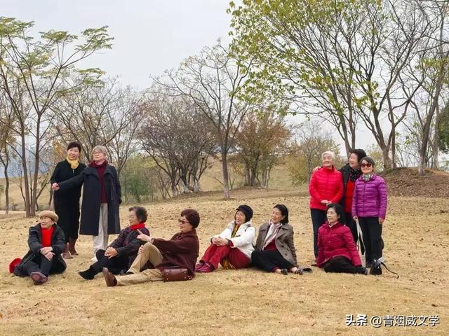 盘龙悠远银杏黄 水中学友情谊长