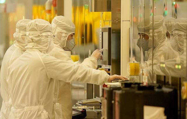 美国经济专家：中国囤积了大量进口设备，把美国政客耍的团团转