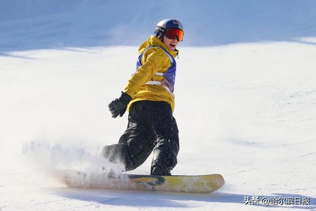 新华社评出2025年十佳运动员，孙颖莎、陈芋汐、苏翊鸣、覃海洋等入选！