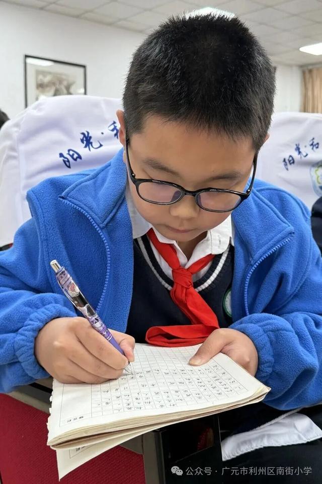 中国科学院老科学家科普演讲团走进利州区南街小学