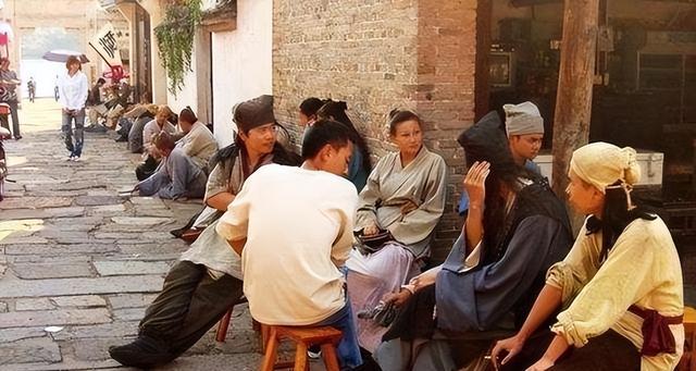 横店20万群演现状：美女泛滥成灾，光棍懒汉遍地，他们该何去何从