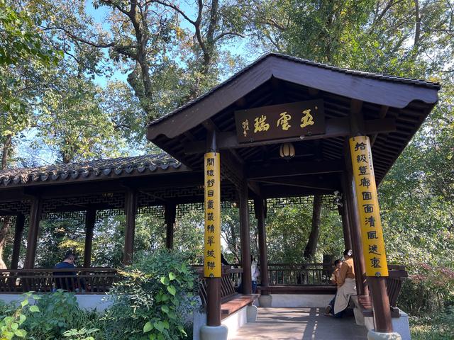 上天竺到云栖竹径，徒步9公里，感受一路秋意。