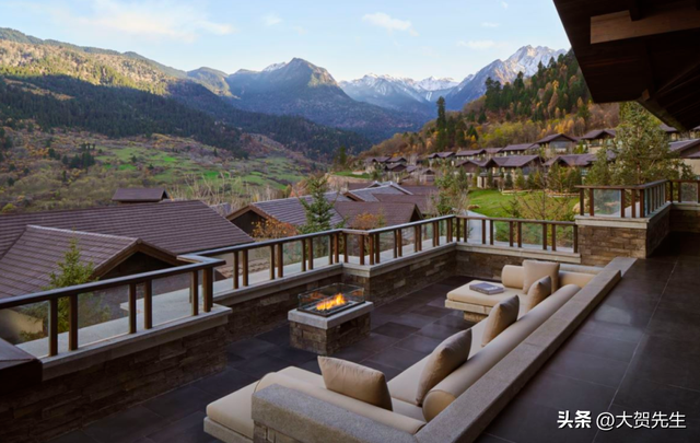 顶奢落地+跻身会展20强，敦煌凭什么这么火？