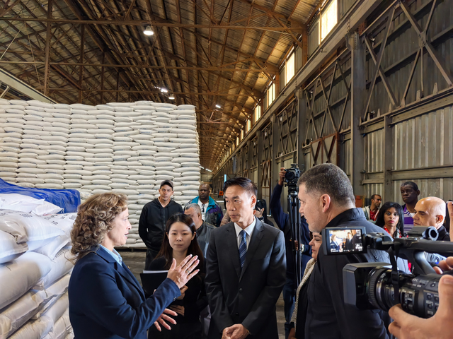 马克龙话刚说完，特朗普发怒：法国加税200%	，中方已落地美国后院