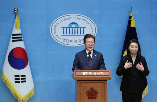 最近李在明变得很奇怪！南京大屠杀遇难者追悼仪式，韩国竟也办了