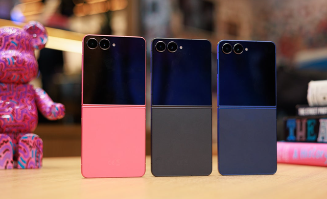 折叠VS直板！三星Z Flip7 VS iPhone 17 Pro：亮度/相机/续航全解析