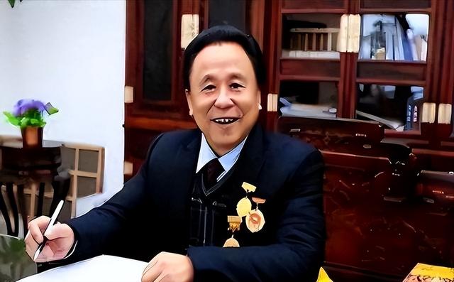 包养10位情妇，睡觉翻牌生下11个私生子，75岁还在拼命生娃！