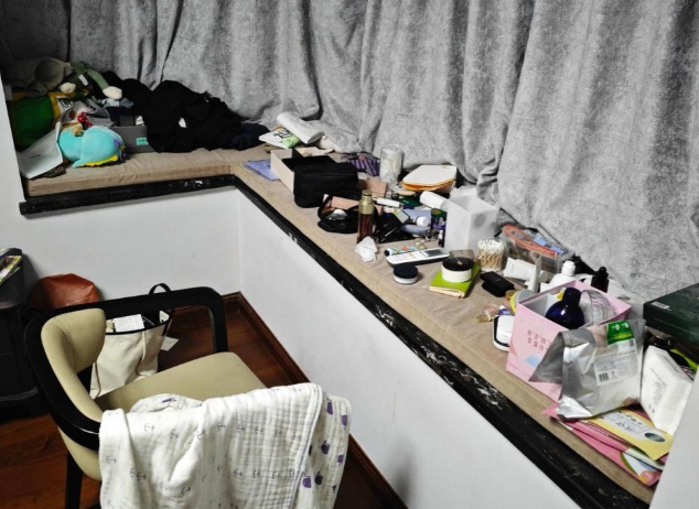 湖南一女子因长得太漂亮，55岁没上过一天班，颜值曝光后网友感慨