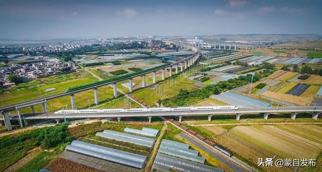 坐着火车游红河，州庆见！