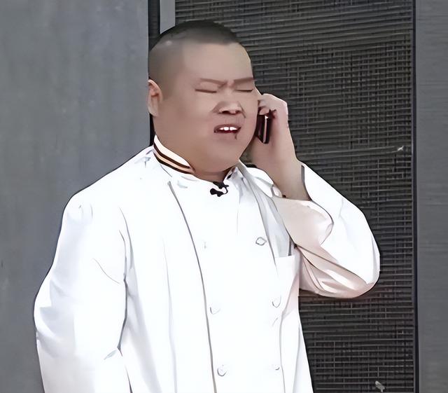 才宣布不上2026央视春晚，岳云鹏被扒底朝天	，打小抄是冰山一角