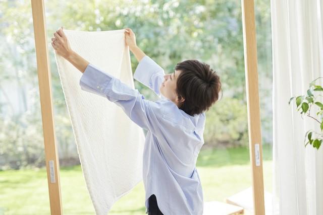 女人让你占这三种便宜，十有八九是喜欢上你了！