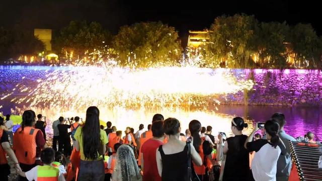 长汀：暑期文旅市场热力持续 千年古城“夜”态焕新引爆假期尾声