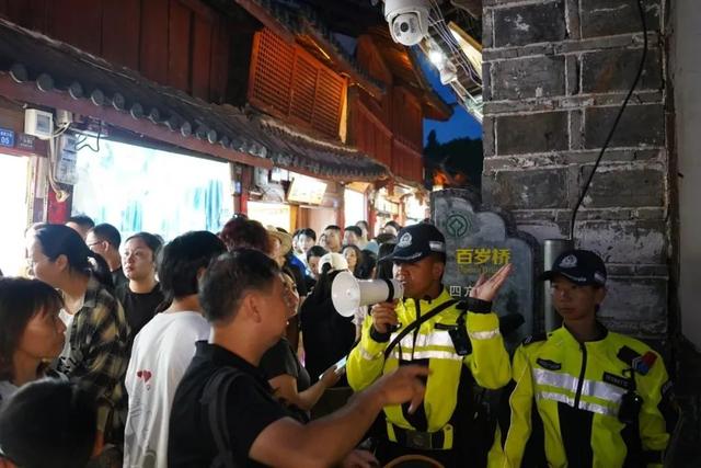 古城派出所“警景融合”，用坚守绘就暑期旅游“和和美美”画卷