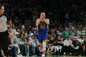 狂飙30记3分，NBA历史第1，勇士队慧眼识珠，他比克莱更给力图片