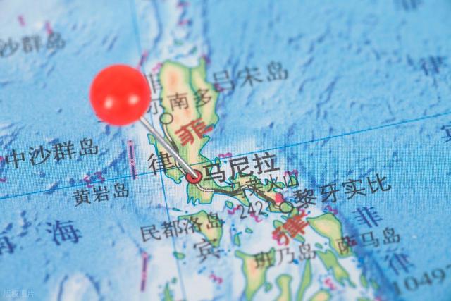 太突然！菲律宾20艘渔船铁索连环闯黄岩岛，马科斯这招真的狠