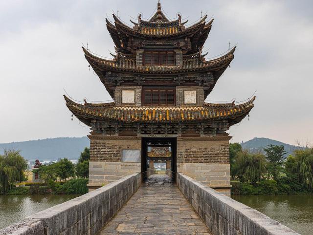 别只知道大理丽江！云南这6座古城，一个比一个惊喜，好吃又好逛