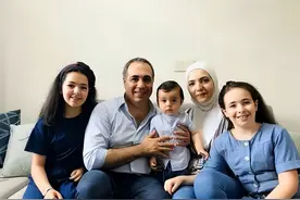 叙利亚一家人为躲避战乱，移居中国生活10年，成功拿到中国绿卡！图片