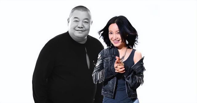 5次登上春晚，被恩师夺初夜，轻生未遂后强制堕胎，56岁无人敢娶